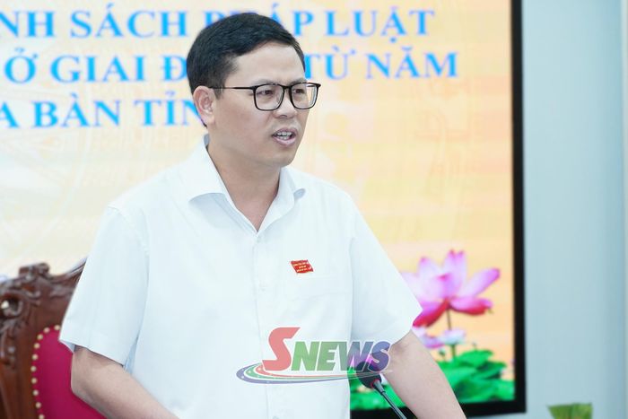 Đồng chí Nguyễn Việt Cường, Phó Chủ tịch HĐND tỉnh, Trưởng đoàn giám sát, phát biểu tại cuộc làm việc.