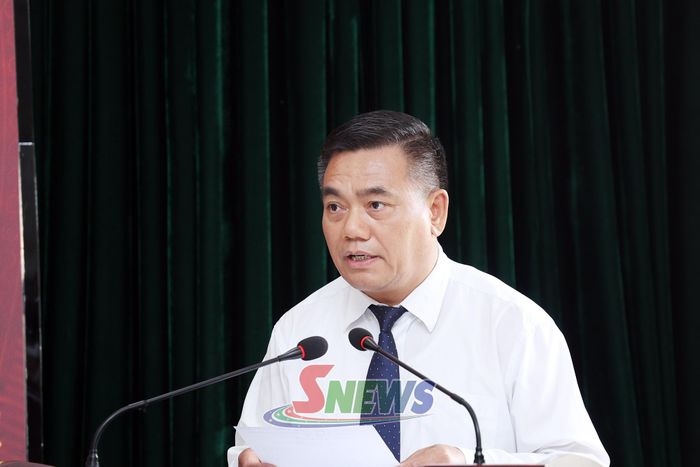 Lãnh đạo Ban Tổ chức Tỉnh ủy công bố quyết định của Ban Thường vụ Tỉnh ủy về công tác cán bộ.