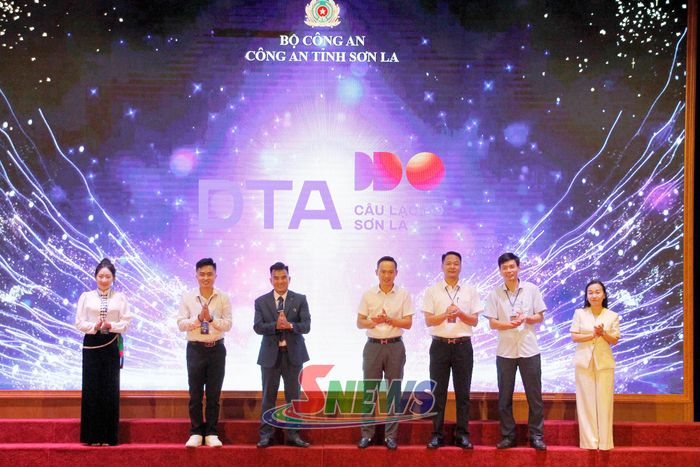 Ra mắt CLB Niềm tin số Sơn La. Ảnh: PV