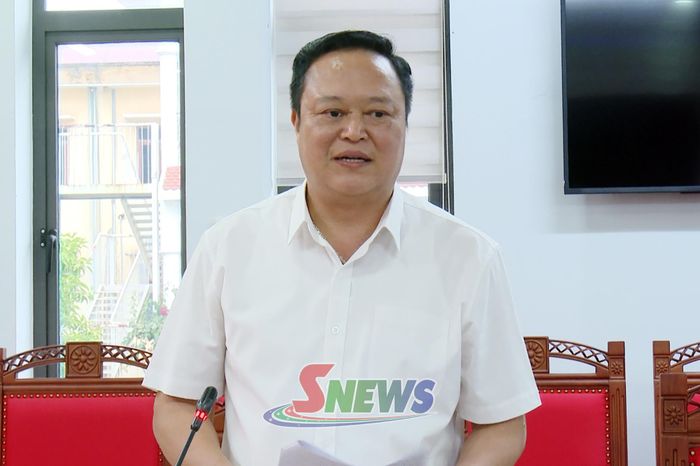 Đồng chí Nguyễn Minh Hải, Bí thư Đảng ủy, Chánh án Tòa án nhân dân tỉnh phát biểu tại hội nghị.