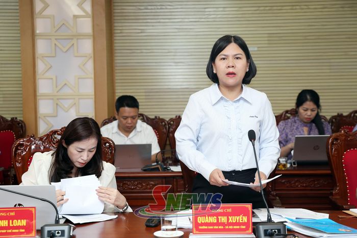 Lãnh đạo Ban Văn hóa - Xã hội, phát biểu tại phiên họp.