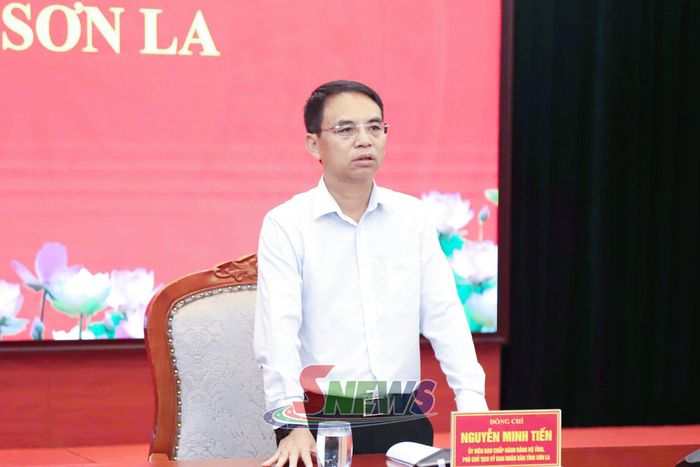 Đồng chí Nguyễn Minh Tiến, Phó Chủ tịch UBND tỉnh, Tổ trưởng tổ công tác số 4 phát biểu kết luận tại cuộc làm việc.