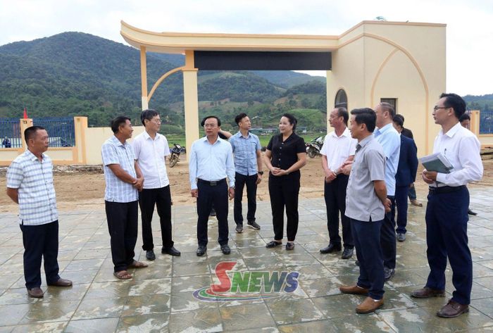 Đoàn công tác làm việc tại Trường phổ thông nội trú Tiểu học và THCS Mường Lạn.