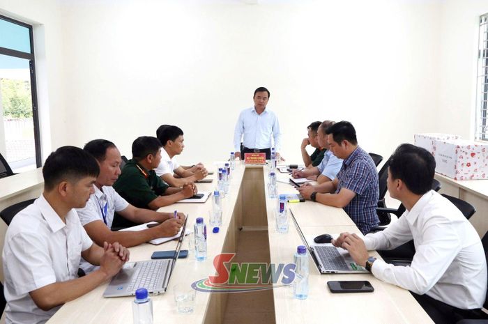 Đoàn công tác làm việc tại Trường Phổ thông nội trú TH - THCS Mường Lèo.