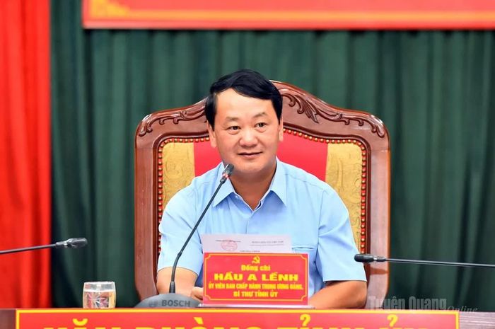 Đồng chí Bí thư Tỉnh ủy Hầu A Lềnh phát biểu kết luận phiên họp.
