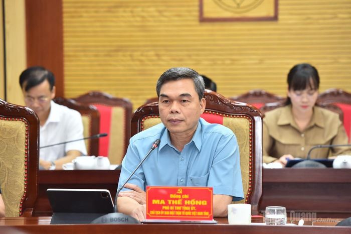 Đồng chí Phó Bí thư Tỉnh ủy, Chủ tịch Ủy ban MTTQ tỉnh Ma Thế Hồng phát biểu ý kiến.