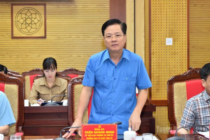 Đồng chí Trưởng Ban Tổ chức Tỉnh ủy Trần Quang Minh phát biểu ý kiến.