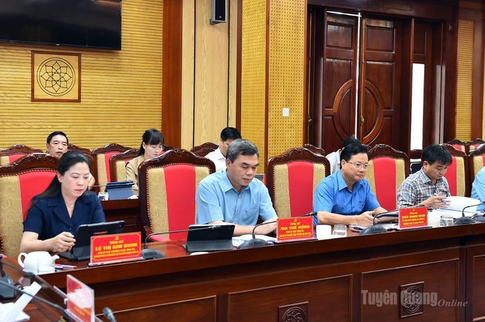 Các đại biểu dự họp.