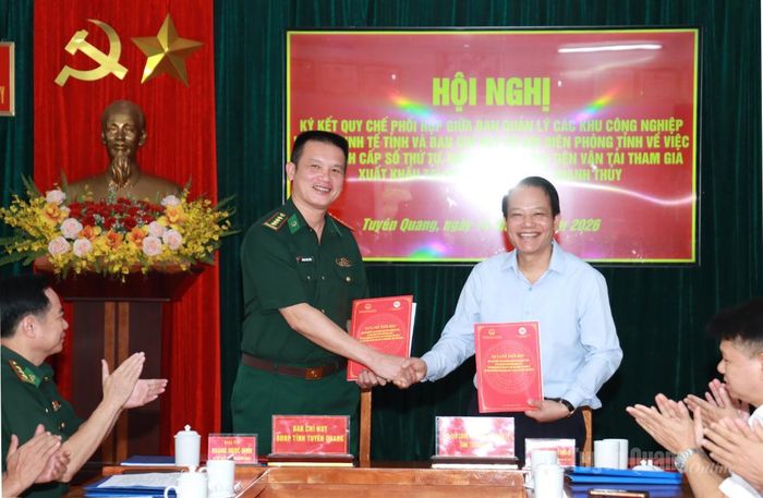 Ban Quản lý các khu công nghiệp và khu kinh tế tỉnh và Ban Chỉ huy Bộ đội Biên phòng tỉnh ký kết Quy chế phối hợp.
