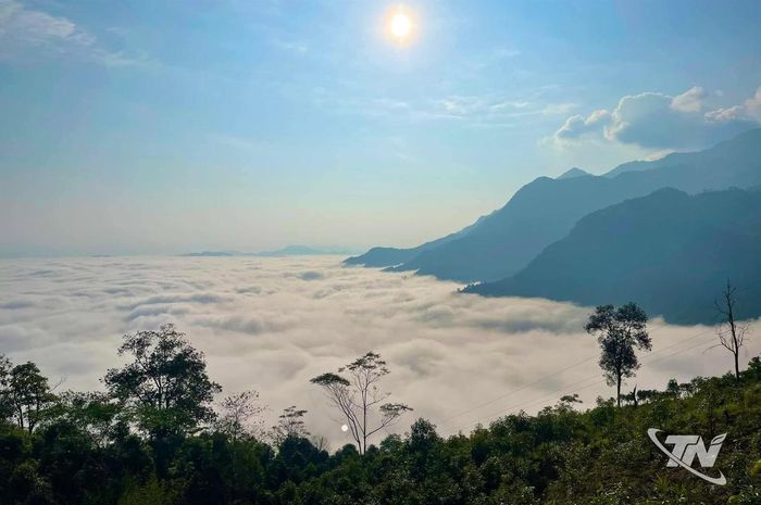 Mây bay trên đỉnh Đồn Đèn.