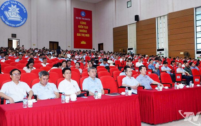 Đại biểu dự Hội nghị.