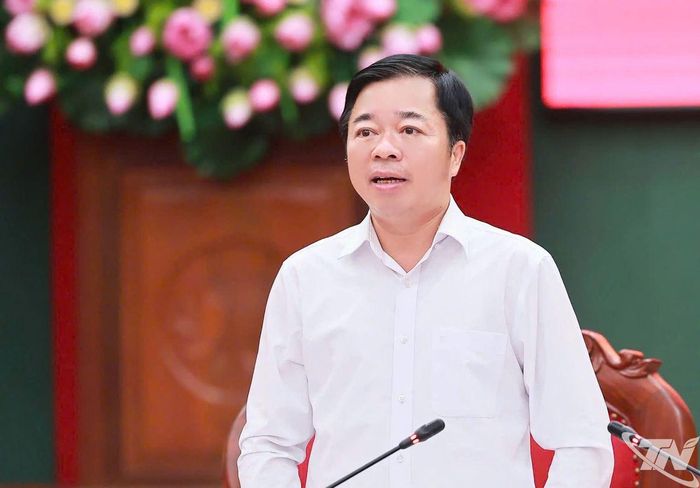 Đồng chí Bùi Văn Lương, Phó Bí thư Tỉnh ủy, Chủ tịch HĐND tỉnh phát biểu chỉ đạo.