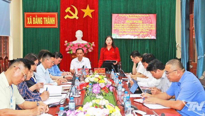 Đoàn giám sát làm việc tại xã Bằng Thành.