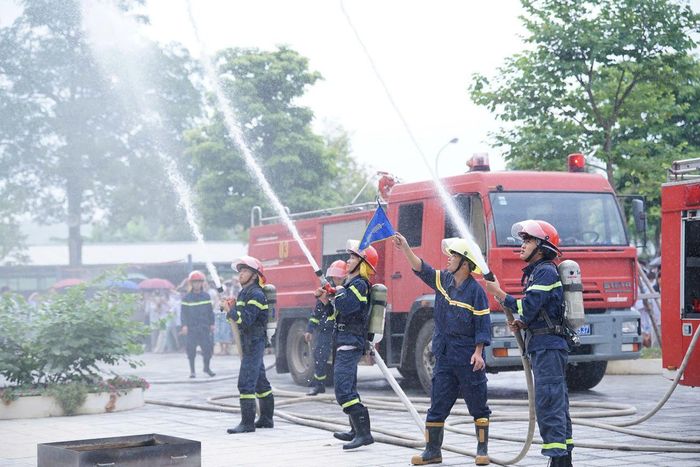 Trải nghiệm thực tập phương án tại Trường THPT Nguyễn Huệ.
