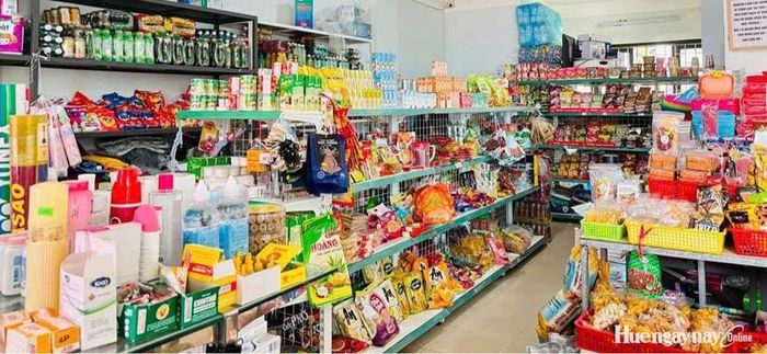 Quầy hàng tạp hóa đặt trong khu ký túc xá tạo thuận tiện cho nhu cầu mua sắm cho sinh viên. 