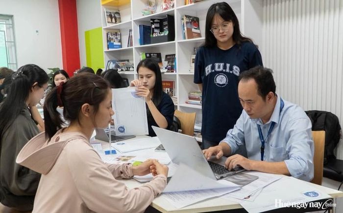 Tiếp nhận hồ sơ nhập học tại Đại học Huế.