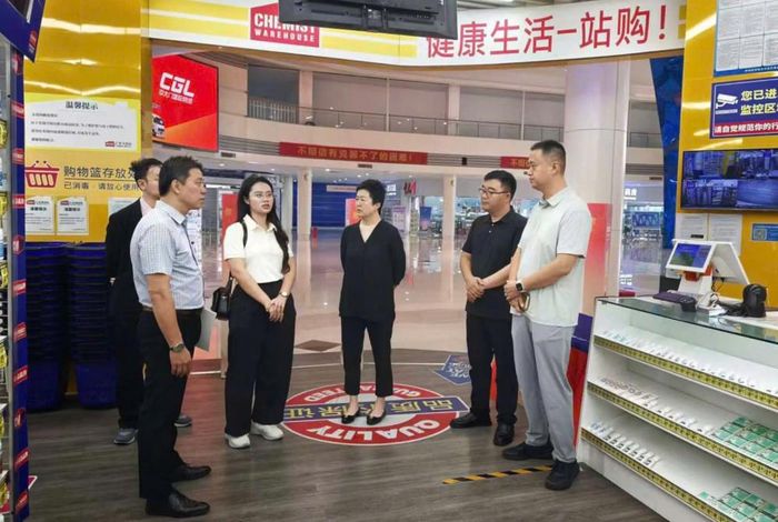 Khảo sát thực tế mô hình vận hành và hạ tầng phân phối hàng nhập khẩu qua thương mại điện tử XBG tại Khu ngoại quan Trịnh Châu, Trung Quốc. Ảnh: Cục Thương mại điện tử và Kinh tế số, Bộ Công Thương