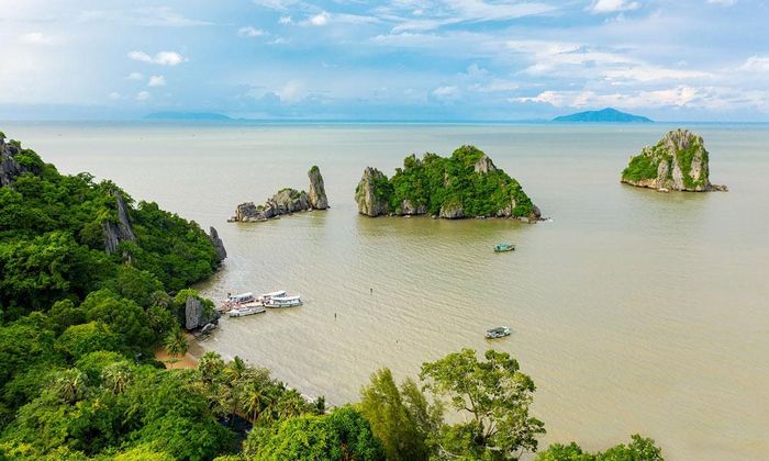 Khu du lịch Hòn Chông, xã Kiên Lương