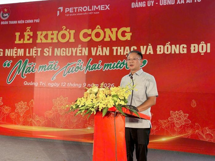 Phó Bí thư thường trực Đảng ủy Petrolimex Đặng Trần Hiếu phát biểu tại Lễ khởi công