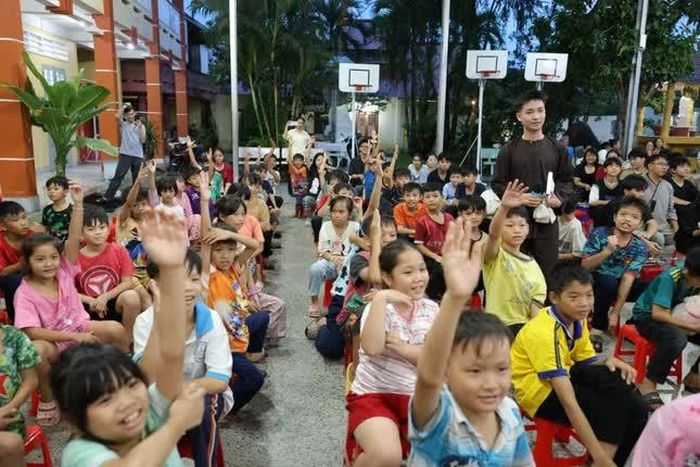 Các em vui Tết Trung thu