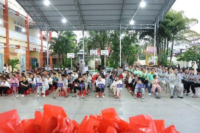 Học sinh tham dự chương trình