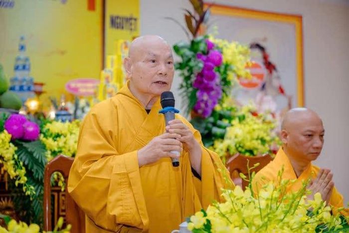 Trưởng lão Hòa thượng Chủ tịch Hội đồng Trị sự ban đạo từ