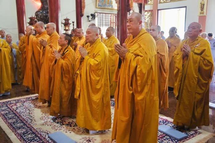 Thành kính tưởng niệm