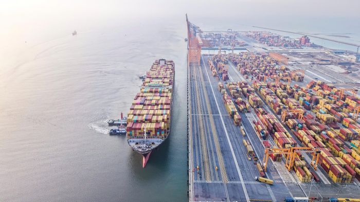 Một trong những thách thức lớn nhất cho sự phát triển cảng biển hiện nay là hạ tầng kết nối (Ảnh: HTIT).