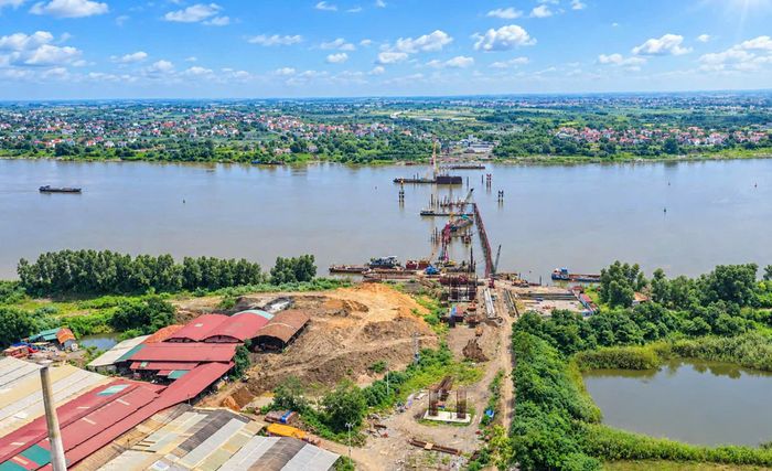 Cầu Vân Phúc đang dần thành hình sau hơn một năm thi công.