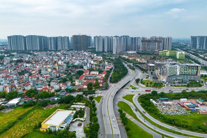 Khu vực đoạn tuyến số 2 của dự án bắt đầu từ đại lộ Thăng Long đến đường Ngô Thì Nhậm kéo dài khoảng 1,7km với mặt cắt ngang 40m. Đây là phân đoạn giữ vai trò xương sống, kết nối trực tiếp giao thông hướng tâm đại lộ Thăng Long với chuỗi đô thị đang phát triển mạnh mẽ ở phía tây Hà Nội.