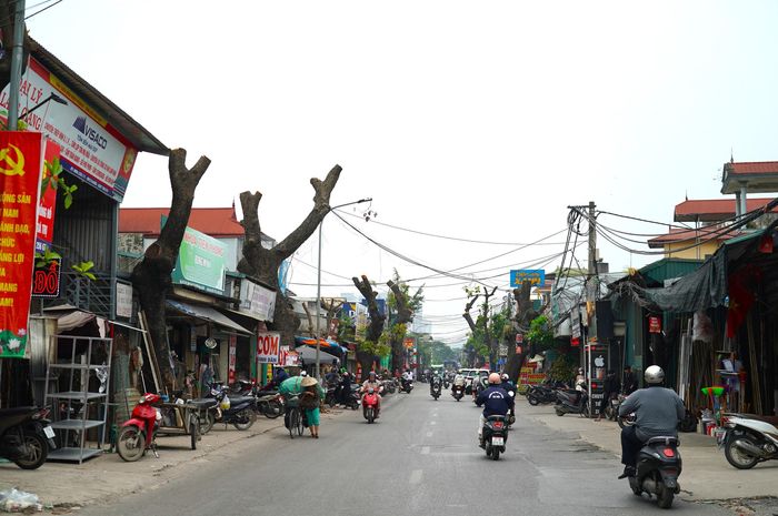 Tại khu vực thuộc địa bàn phường Tây Mỗ không khí thi công đang diễn ra khẩn trương. Theo báo cáo, diện tích thu hồi đất tại đây khoảng 68.879,6m², với 59 hộ có đất nông nghiệp (13.338,7m²), các hộ đã nhận tiền và bàn giao mặt bằng. Đối với phần đất ở thì chính quyền địa phương đang tích cực rà soát, công khai phương án đền bù để cố gắng giải quyết dứt điểm các công tác giải phóng mặt bằng trong quý 4.