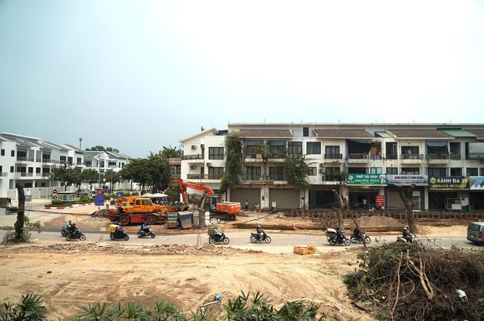 Tuyến đường mở rộng gồm hai đoạn chính: đoạn Trịnh Văn Bô - cầu Ngà dài 3,25km (mặt cắt ngang 50m) và đoạn đại lộ Thăng Long – Ngô Thì Nhậm kéo dài 1,7km (mặt cắt ngang 40m). Tại khu vực đoạn tuyến số 1, một phần đường dài khoảng 1km nối từ trục Trịnh Văn Bô về phía Cầu Ngà hiện đã được thi công hoàn thiện trước đó.