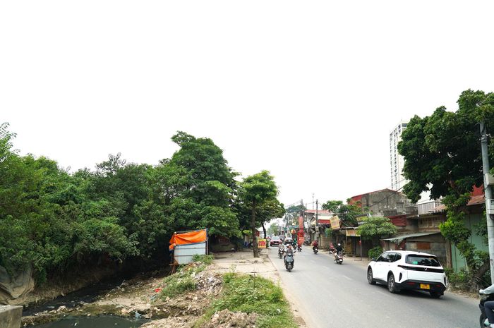 Phía cuối phân đoạn một là điểm nóng cầu Ngà, nút thắt ''cổ chai'' nghiêm trọng nhất trên đoạn đường 70 mở rộng. Đoạn đường 50m Trịnh Văn Bô xuống đến đây bị bó thắt lại. Việc chênh lệch quá lớn về quy mô hạ tầng đã tạo nên một ''phễu thắt'' lưu lượng khiến nơi đây liên tục xảy ra tình trạng ùn tắc giao thông kéo dài, đặc biệt là vào các khung giờ cao điểm sáng và chiều.