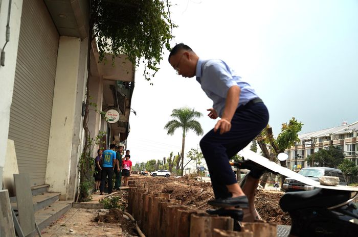 Hiện trạng đào, gia cố nền và thi công hạ tầng kỹ thuật đoạn đi qua khu đô thị sinh thái Xuân Phương.