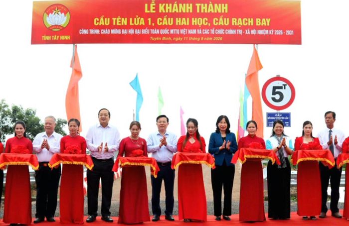 Lãnh đạo tỉnh Tây Ninh tại lễ khánh thành cầu Tên Lửa 1, cầu Hai Học, cầu Rạch Bay.