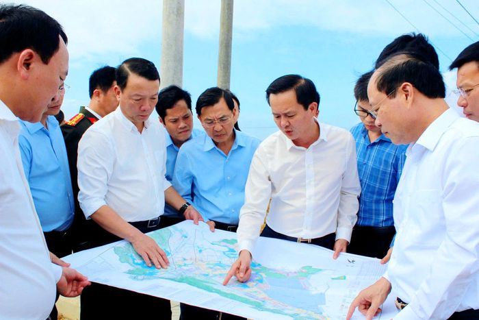 Lãnh đạo tỉnh kiểm tra công tác GPMB tại Khu kinh tế Vũng Áng.