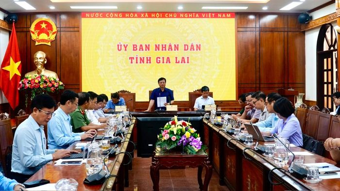  Quang cảnh buổi làm việc. 