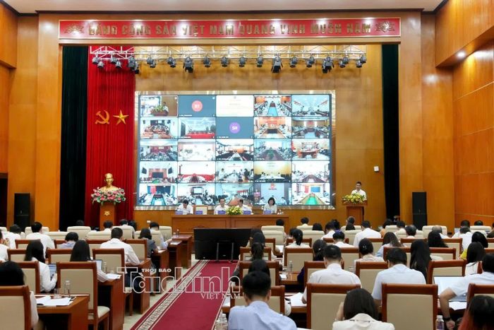 Phó Vụ trưởng Vụ Pháp chế Nguyễn Minh Phương trình bày báo cáo tại hội thảo. Ảnh: Đức Minh