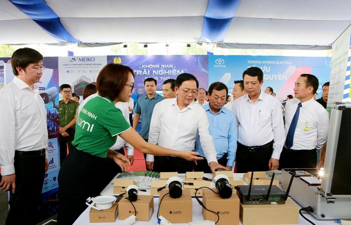 Chuyển đổi số đang ngày càng thu hẹp khoảng cách giữa người dân với chính quyền ở Phú Thọ.