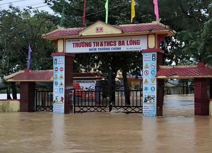 Trường học tại xã Ba Lòng, tỉnh Quảng Trị bị ngập lụt.