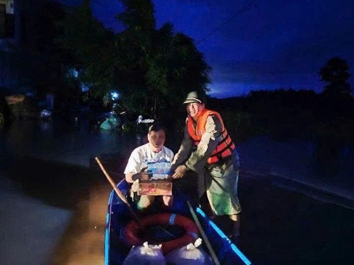 Ghi từ vùng lũ ở Lao Bảo.