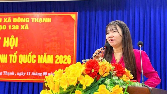 Bà Nguyễn Mậu Phương Quỳnh, Phó Bí thư Đảng ủy, Chủ tịch UBND xã, Trưởng Ban Chỉ đạo 138 xã Đông Thạnh, phát biểu tại Ngày hội Toàn dân bảo vệ an ninh Tổ quốc năm 2026.