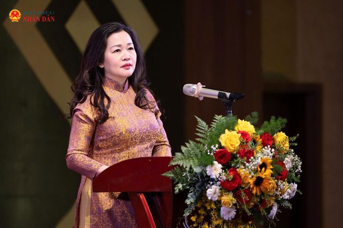 Tổng Biên tập Báo Đại biểu Nhân dân Phạm Thị Thanh Huyền phát biểu khai mạc hội nghị. Ảnh: Phạm Thắng