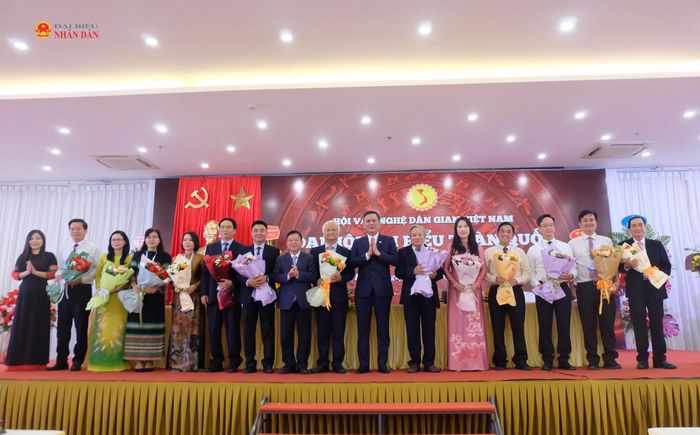 Ban Chấp hành Hội Văn nghệ dân gian Việt Nam khóa IX ra mắt Đại hội
