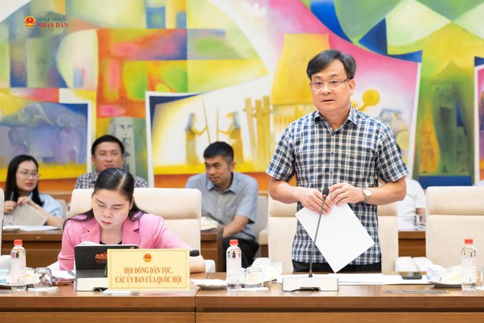 ĐBQH hoạt động chuyên trách tại Ủy ban Quốc phòng, An ninh và Đối ngoại Vũ Huy Khánh phát biểu tại phiên họp