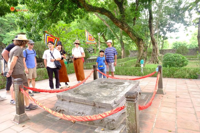 Chương trình đặt mục tiêu phấn đấu hoàn thành các chỉ tiêu chủ yếu đến năm 2030 gồm: thu hút khách du lịch quốc tế đạt 45 - 50 triệu lượt; tổng thu từ khách du lịch đạt 80 - 90 tỷ USD... Ảnh: Th. Nguyên