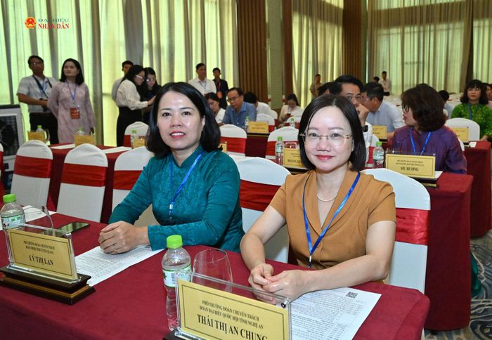 Phó Trưởng Đoàn chuyên trách Đoàn ĐBQH tỉnh Nghệ An Thái Thị An Chung dự hội nghị. Ảnh: Quang Khánh