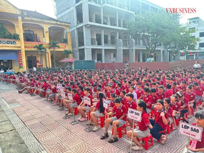 Hoạt động dạy thêm trong nhà trường không được dùng bất kỳ hình thức nào để ép buộc học sinh. 
