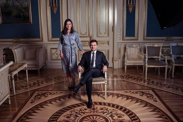 Bà Iuliia Mendel và Tổng thống Volodymyr Zelensky tại Kiev tháng 3/2020. Ảnh: Facebook/@Iuliia Mendel﻿ (tài khoản Facebook của bà Mendel﻿)