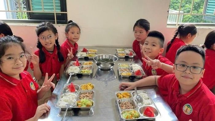 Thủ tướng yêu cầu kiểm soát chặt đơn vị cung cấp suất ăn cho trường học. Ảnh minh hoạ